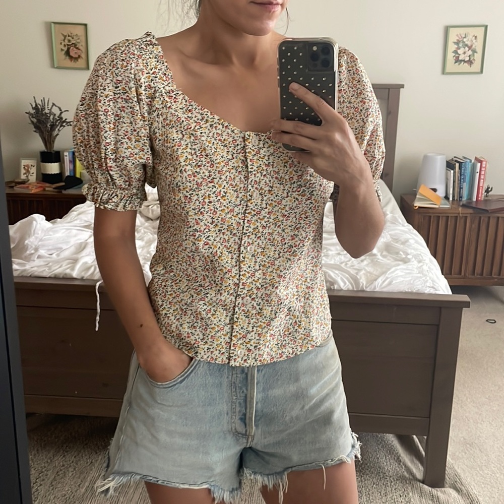 Lucca Prairie floral top/ Off the shoulders